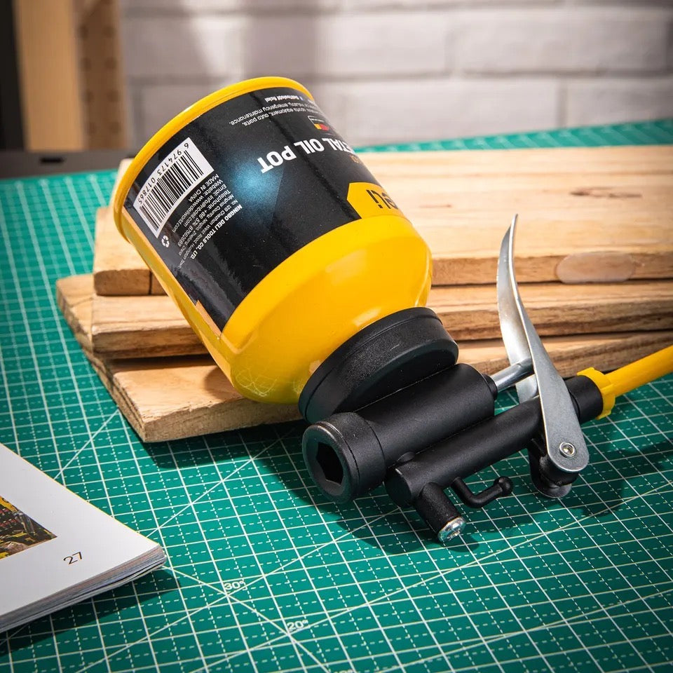 Oil Can Lubrication Metal High Pressure Pump Grease Guns Car Oil Pot Bottle Car Repair Tool 180ml