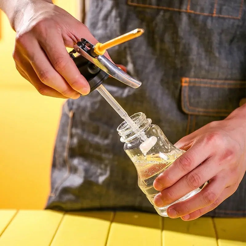 Oil Can Oiler Plastic High Pressure Pump Car Oil Pot Bottle 250ml